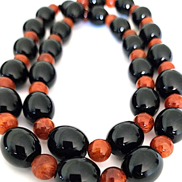 Vintage Bakelite black & marbled caramel bead necklace - Picture 1 of 9